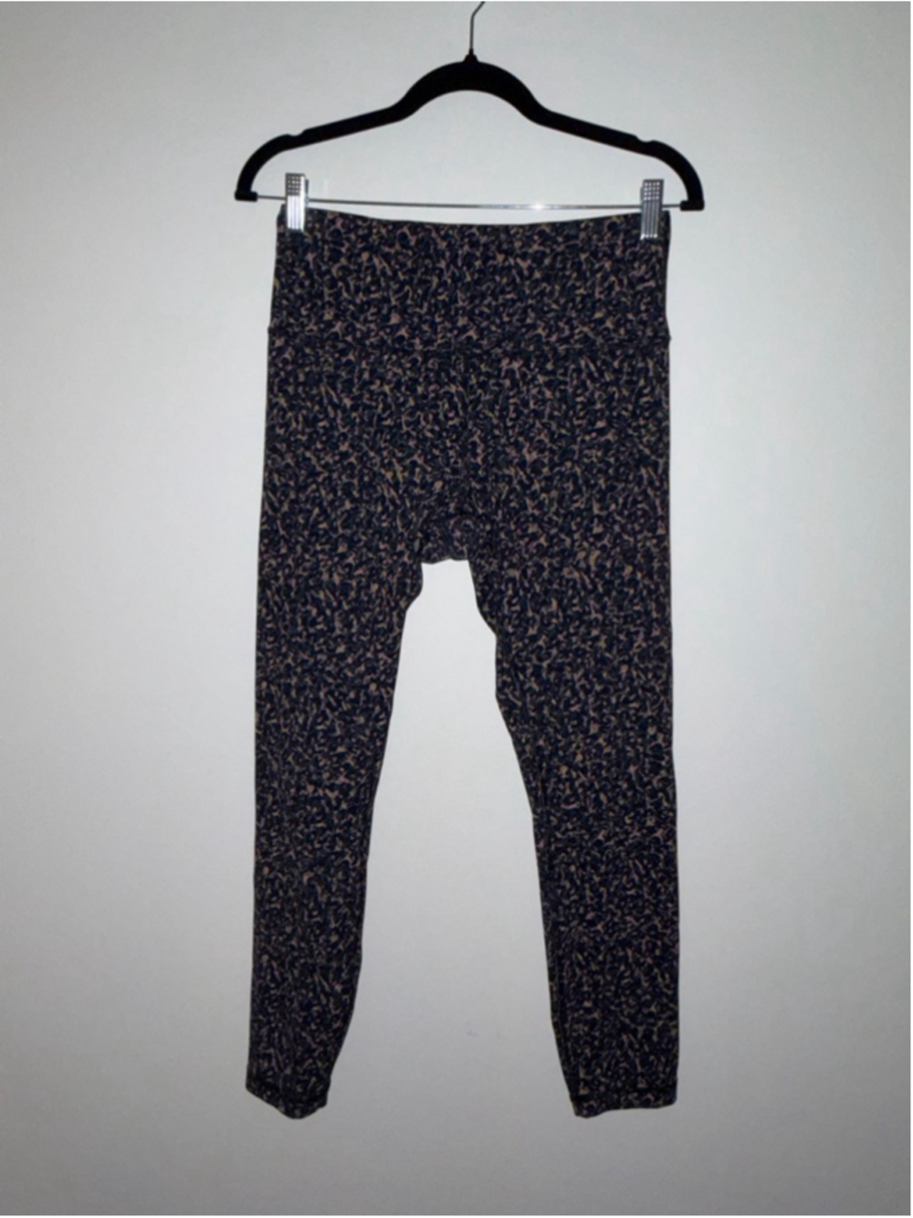 Women's Lululemon Leggings Size 10 Black Beige Animal Print wunder train